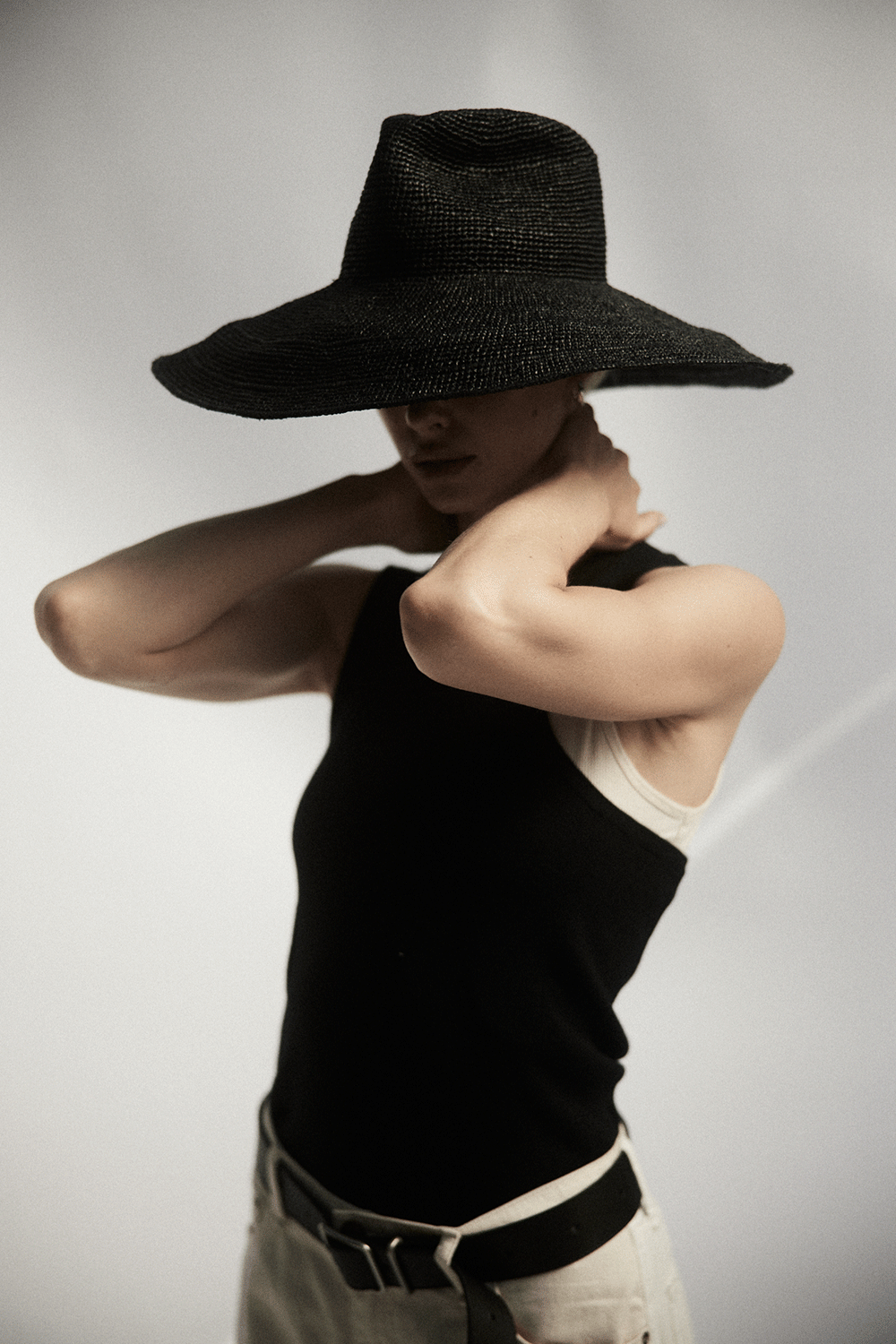 超人気新品 Janessa henri and flora - Black Hat Waverly Leone 帽子
