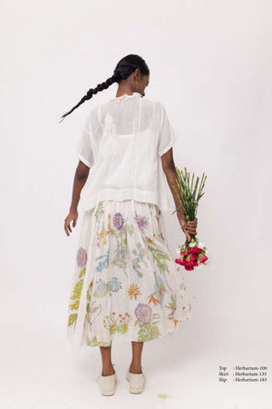 Injiri Herbarium 100 White Short Sleeve Blouse